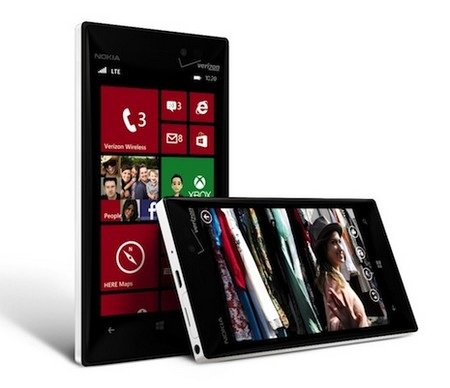Lumia 928 vẫn sử dụng lớp vỏ nhựa, thay vì vỏ nhôm như tin đồn