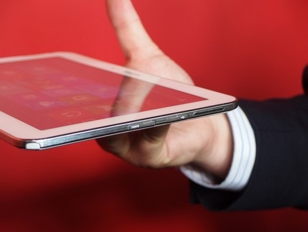 Cổng kết nối microHDMI và microUSB trên máy