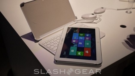 Bàn phím ngoài để sử dụng như một chiếc laptop hoàn chỉnh