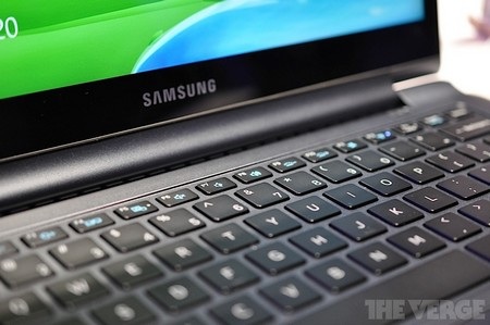 Cận cảnh bộ đôi ultrabook mới được trình làng của Samsung - 12 Cận cảnh bàn phím trên sản phẩm