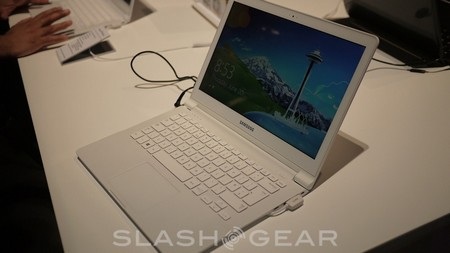 Cận cảnh bộ đôi ultrabook mới được trình làng của Samsung - 15 Máy có thiết kế giống ATIV Book 9 Plus, nhưng có thêm màu trắng