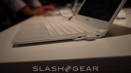 Cận cảnh bộ đôi ultrabook mới được trình làng của Samsung - 16 Độ mỏng tương đương như “người anh em”
