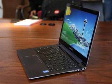 Cận cảnh bộ đôi ultrabook mới được trình làng của Samsung - 3 Máy có thiết kế mỏng chỉ 13,6mm và có khối lượng chỉ 1,39kg