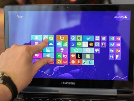 Cận cảnh bộ đôi ultrabook mới được trình làng của Samsung - 5 Màn hình của máy hỗ trợ cảm ứng đa điểm
