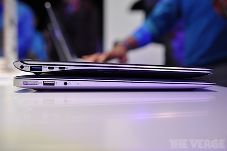 Cận cảnh bộ đôi ultrabook mới được trình làng của Samsung - 9 So sánh độ mỏng với MacBook Air (dưới)
