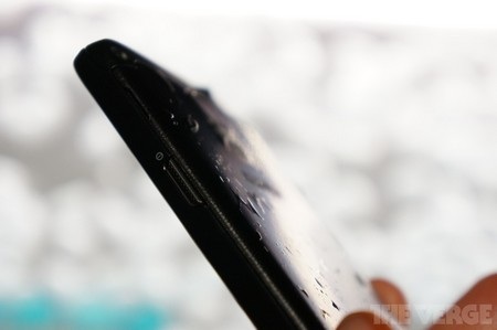 Cận cảnh smartphone “nồi đồng cối đá” Galaxy S4 Active - 12 Nút nguồn ở cạnh phải