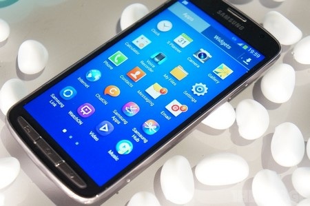 Cận cảnh smartphone “nồi đồng cối đá” Galaxy S4 Active - 14 So sánh bộ đôi Galaxy S4 Active và Galaxy S4