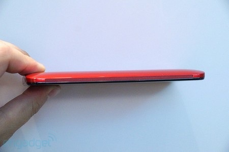 cạnh trái trơn không có nút bấm nào