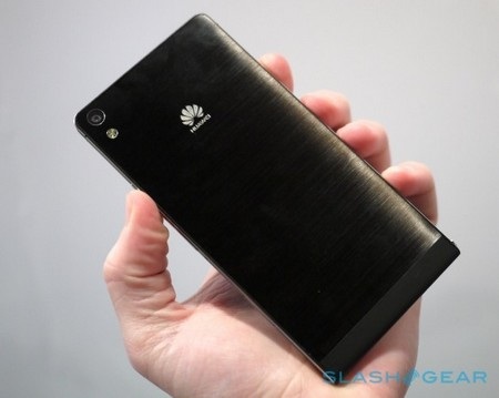 Cận cảnh smartphone mỏng nhất thế giới vừa được trình làng - 10 Mặt sau của máy bằng kim loại xước