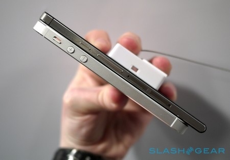 Cận cảnh smartphone mỏng nhất thế giới vừa được trình làng - 11 So sánh độ mỏng với iPhone 5