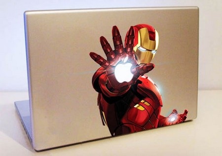 Những tác phẩm sáng tạo từ logo “táo khuyết” trên MacBook - 13 Sự kết hợp độc đáo giữa logo tỏa sáng của MacBook với Iron man