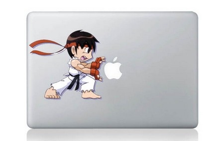 Những tác phẩm sáng tạo từ logo “táo khuyết” trên MacBook - 21 Nhân vật Ryu tung chưởng ra trái táo