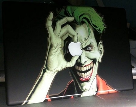 Những tác phẩm sáng tạo từ logo “táo khuyết” trên MacBook - 22 Tiếp tục là trái táo khuyết với Joker