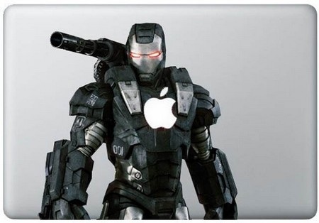 Những tác phẩm sáng tạo từ logo “táo khuyết” trên MacBook - 24 Táo khuyết trở thành trái tim cho bộ giáp của Iron man