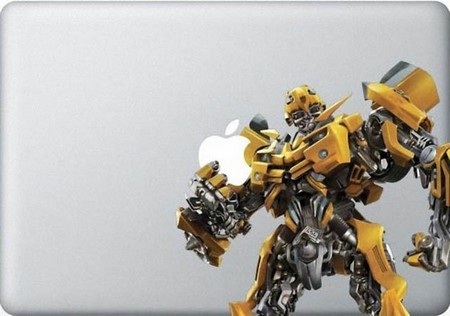 Những tác phẩm sáng tạo từ logo “táo khuyết” trên MacBook - 4 Sự kết hợp thú vị với chú robot Bumblebee trong “Transformer”