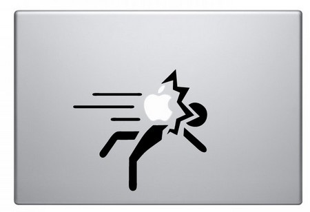 Những tác phẩm sáng tạo từ logo “táo khuyết” trên MacBook - 7 Trái táo trở thành vũ khí ném vào mặt người khác