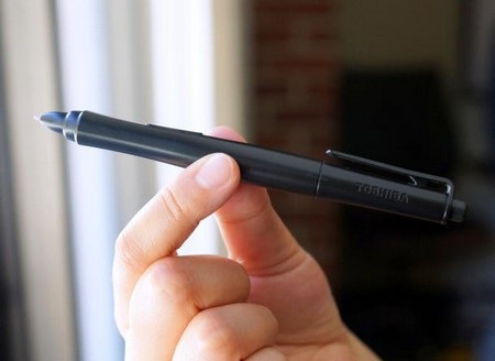 Loạt máy tính bảng sử dụng chip Tegra 4 màn hình siêu nét của Toshiba - 4 Cận cảnh viết stylus của Excite Write