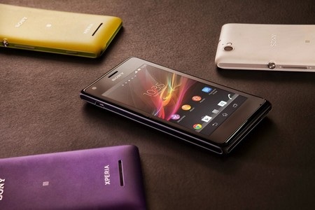 Sony trình làng smartphone tầm trung và ultrabook siêu nhẹ - 1 Xperia M có phong cách thiết kế giống với loạt Xperia ra mắt gần đây của Sony