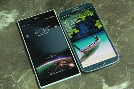 Sony trình làng smartphone cỡ lớn Xperia Z Ultra màn hình 6,44-inch - 12 Xperia Z Ultra có kích cỡ vượt trội so với Galaxy Mega 6.3 (màn hình 6.3-inch) của Samsung