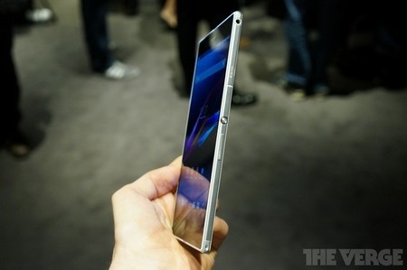 Sony trình làng smartphone cỡ lớn Xperia Z Ultra màn hình 6,44-inch - 6 Nút nguồn dạng tròn tương tự như trên những mẫu smartphone gần đây của Sony