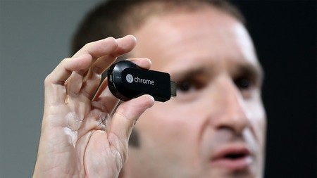 Google ra mắt thiết bị để biến HDTV thông thường thành smartTV - 2 Chromecast có thiết kế nhỏ gọn, tương đương một chiếc USB