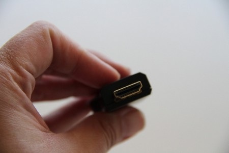 Google ra mắt thiết bị để biến HDTV thông thường thành smartTV - 8 Cổng HDMI ở phần đầu