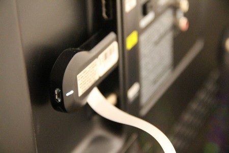 Google ra mắt thiết bị để biến HDTV thông thường thành smartTV - 9 Kết nối vào HDTV thông qua cổng HDMI