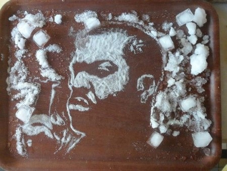 Vẽ tranh tuyệt đẹp bằng đồ ăn - 2 Ca sĩ Ice Cube được vẽ bằng đá và muối