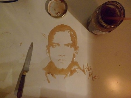 Vẽ tranh tuyệt đẹp bằng đồ ăn - 8 Nam ca sĩ Eminem vẽ bằng mật ong