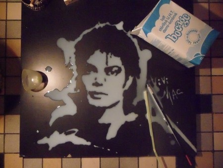 Vẽ tranh tuyệt đẹp bằng đồ ăn - 9 “Vua nhạc Pop” Michael Jackson được vẽ bằng sữa tươi