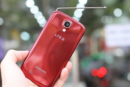 Cổng microUSB ở cạnh dưới