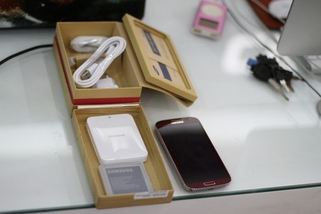 Các phụ kiện bên trong máy