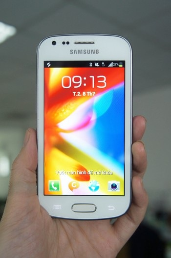 Cận cảnh smartphone bình dân Galaxy Trend mới xuất hiện tại Việt Nam - 1 Máy có màn hình rộng 4-inch, độ phân giải 800x480
