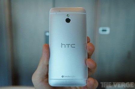HTC One Mini chính thức trình làng với cấu hình tầm trung - 7 Máy cũng được trang bị camera công nghệ UltraPixel như trên HTC One