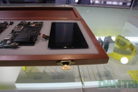 Tấm màn hình và bảng mạch của Lumia 1020