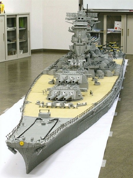 Những tác phẩm tạo hình tuyệt đẹp bằng trò chơi LEGO - 15 Một chiếc tàu chiến cỡ lớn bằng LEGO