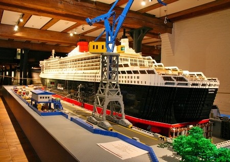 Những tác phẩm tạo hình tuyệt đẹp bằng trò chơi LEGO - 4 Một bến cảng hoành tráng tạo nên từ LEGO