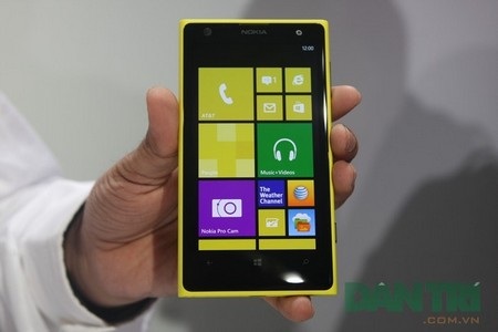 Lumia 1020 vẫn có màn hình rộng 4,5-inch