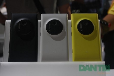 Máy có 3 màu để lựa chọn