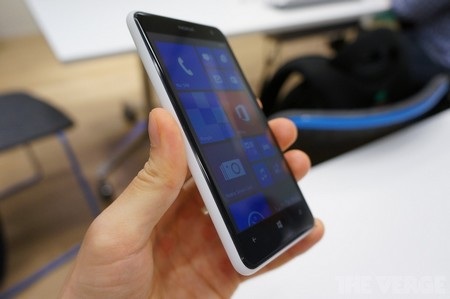 Nokia trình làng smartphone màn hình Windows Phone lớn nhất - 4 T.Thủy