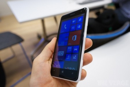 Nokia trình làng smartphone màn hình Windows Phone lớn nhất - 5 T.Thủy