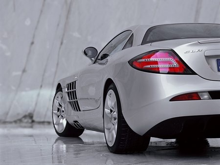 Bộ hình nền "mũi tên bạc" SLR McLaren - 3 T.Thủy