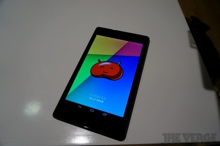 Google chính thức trình làng Nexus 7 mới với màn hình siêu nét - 1 Nexus 7 hoạt động trên nền tảng Android 4.3 mới nhất