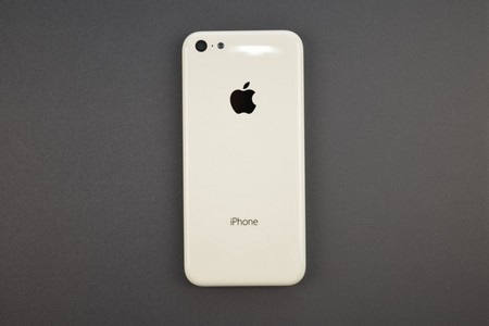 Cận cảnh lớp vỏ nhựa của iPhone giá rẻ - 1 T.Thủy