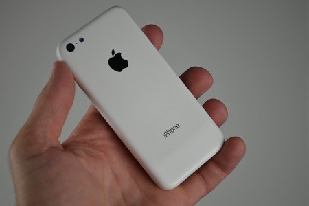 Cận cảnh lớp vỏ nhựa của iPhone giá rẻ - 9 T.Thủy