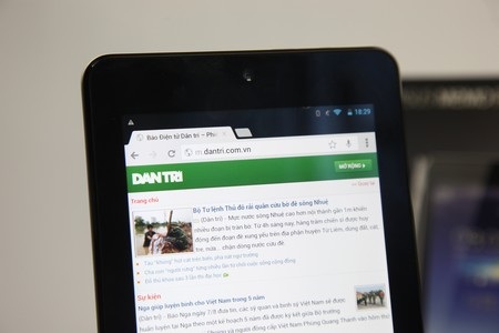 Camera phụ 1.2 megapixel ở mặt trước