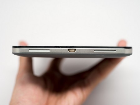 Cận cảnh máy tính bảng Android đầu tiên của HP tại Việt Nam - 7 Cổng kết nối nằm ở cạnh dưới