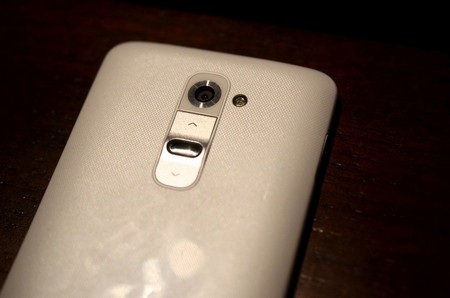 Cận cảnh các phím điều khiển ở mặt lưng, điểm nhấn trong thiết kế của G2.