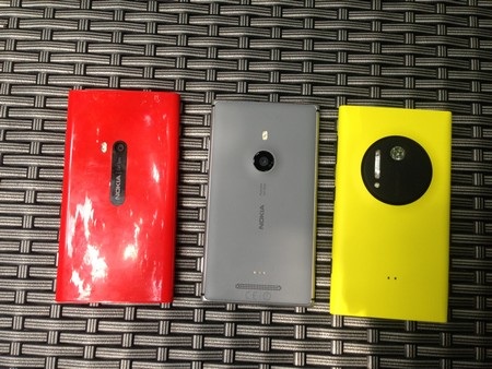 Lumia 1020 bên cạnh “đàn anh” Lumia 920 và Lumia 925