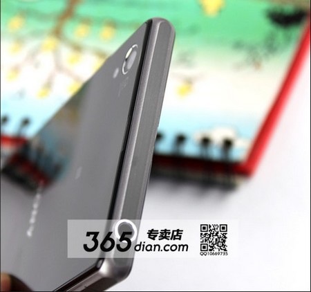 Ảnh thực tế rõ nét smartphone “siêu camera” Xperia Z1 của Sony - 5 Giắc cắm phone ở cạnh trên